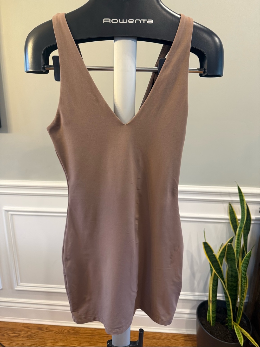 Aritzia Babaton Contour V-Neck Bodycon Mini Dress Taupe M